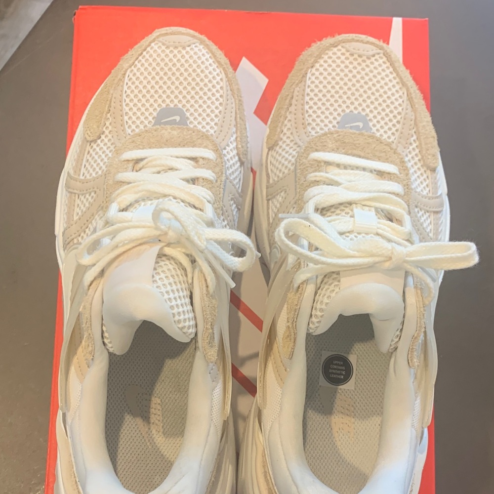 Nike Cream and White Athletic Shoes - Picture 5 of 6